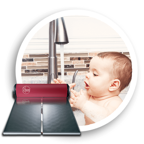 gambar-bayi-mandi-pakai-rheem-solar-water-heater